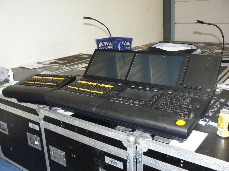New MA Lighting Grand MS@ console + w ing